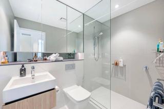 Cozy 1BR & Study Retreat with Outdoor Pool in MQ - 2