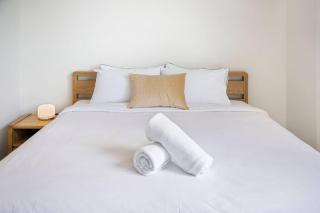 Cozy 1BR & Study Retreat with Outdoor Pool in MQ - 1