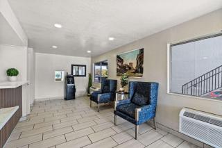 Econo Lodge Stockton near I-5 Fairgrounds - 5