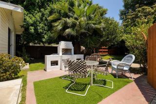 1970s Style Cozy Home with Fireplace Yard and Hot Tub - 6