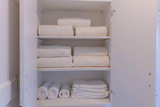 1970s Style Cozy Home with Fireplace Yard and Hot Tub - 1