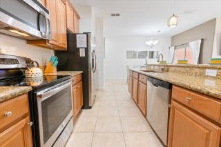 Last Minute Disney Getaway! Private Pool, Hot Tub & Games Room. Book Now! #45327 - Kissimmee - 4