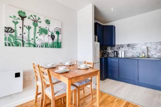 Large 2 Bed 2 Bath Central Manchester - 6