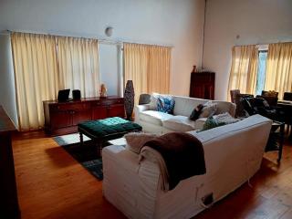 Die Bruin Huisie - Home Away From Home - 2