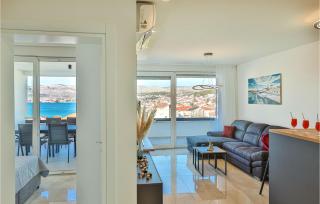 Lovely Apartment In Okrug Gornji - 7