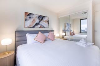 Stylish Cosy Gem w Pool, Tennis Court, & Parking - 8