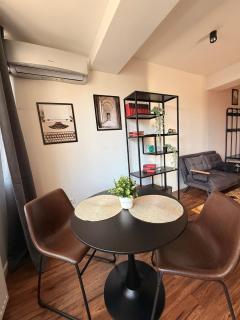 Cozy Apartment with Self Check-in near Promenada Mall and Verdi Park - Boekarest - 1
