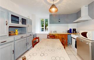 Nice Apartment In Trouvans With Wifi - - 2