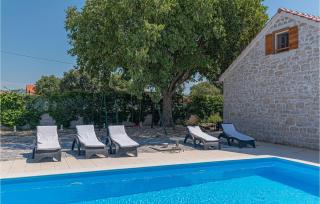 Two-Bedroom Holiday Home In Pakovo Selo - Pakovo Selo - 2