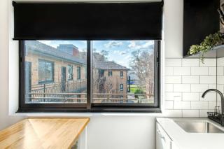 Sunny and Stylish One Bedroom Apartment - Melbourne - 4