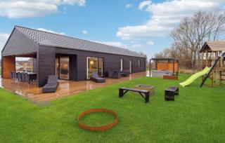 5 Bedroom Nice Home In Hadsund - Hadsund - 0