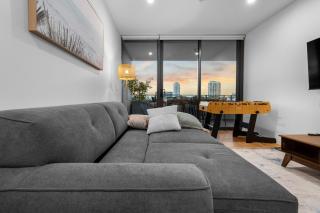Essentia Surfers Paradise Boutique Apartments - 1