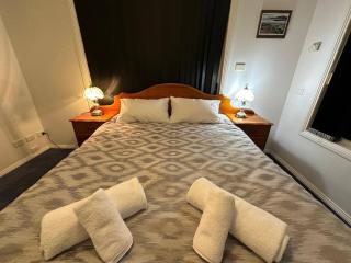6-BR house in prime location with fantastic views - 8