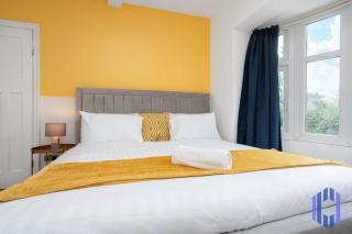 Pool Table - Spacious and Tranquil Hideaway - Near Airport - Sleeps 10 - Broadheath - 5