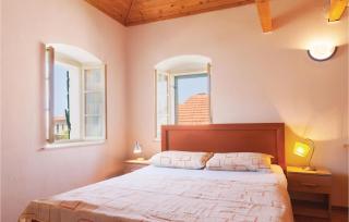 Nice Home In Postira With Kitchen - Postira - 2