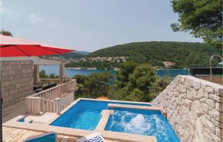 Lovely Home In Pucisca With Jacuzzi - Pučišća - 2