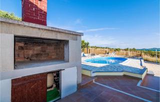 Two-Bedroom Holiday Home In Vrana - 7