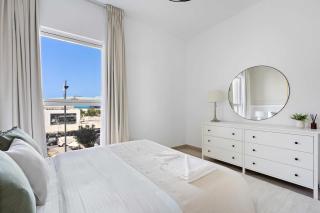 Silkhaus Modern 2BDR with Canal View on Yas Island - Abu Dhabi - 3