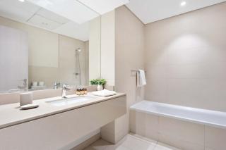 Silkhaus Modern 2BDR with Canal View on Yas Island - Abu Dhabi - 1