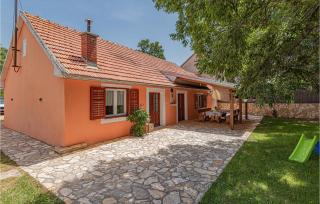 Stunning Home In Siritovci With Wifi - Širitovci - 9