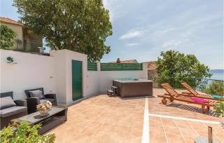 Two-Bedroom Holiday Home In Tucepi - 2