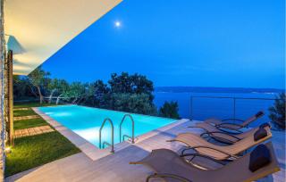 4 Bedroom Beautiful Home In Jesenice - 8