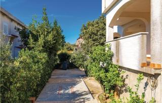 Lovely Apartment In Mandre With Wifi - 3