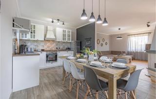 4 Bedroom Pet Friendly Home In Bale - Bale - 7