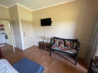 Imoflo Homestay - 8