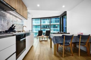 Discover Melbourne from a Stylish City Retreat - 0