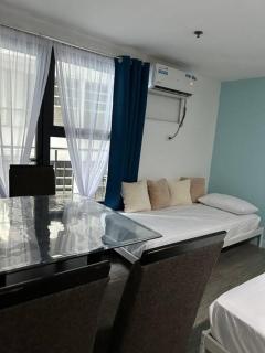 Studio w projector Wifi Netflix and pool access in ADB Tower Ortigas CBD - Manila - 5