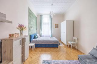 Deluxe Home in Art Nouveau House- with GARAGE - Budapest - 5