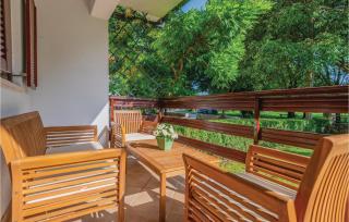 Three-Bedroom Holiday Home In Prolozac Donji - 7