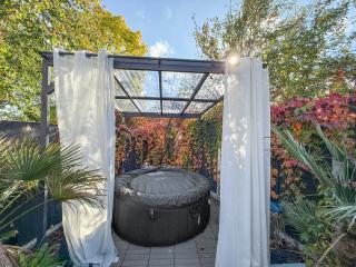 Modern 2Bed pad w/ Hot Tub - Barking - 0