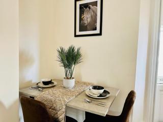 Garden Hideaway l 1-Bedroom for a Peaceful Stay - Brighton & Hove - 6