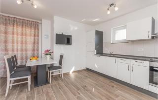 One-Bedroom Apartment In Biograd Na Moru - 2