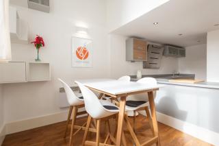 Host & Stay - City Hall View - Sheffield - 8