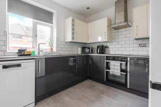 Three Bedroom Apartment By Brookland Stays Serviced Accommodation Short Lets Manchester With Free Parking - Manchester - 9