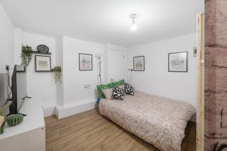 2 bedroom w ensuites-Sleeps 6 20min to CityCentre - 2