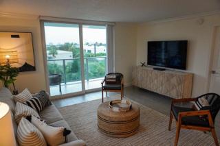 Updated Spacious 2BR Condo by the Beach - Boca Raton - 4