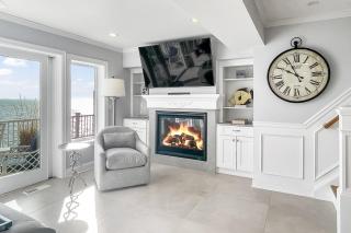 Sunrise Waterfront Retreat - 8