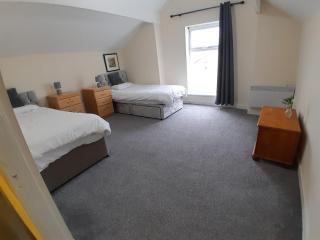 Blackpool - 2-Beds - Sleeps 5 - Pet Friendly - St Anne's-on-the-Sea - 3