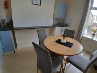 Blackpool - 2-Beds - Sleeps 5 - Pet Friendly - St Anne's-on-the-Sea - 2