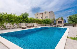 Lovely Home In Vodice With Jacuzzi - Vodice - 0