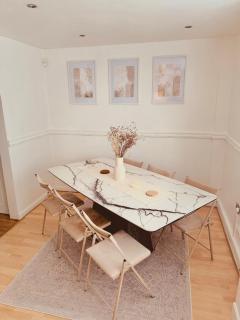 Three Bedroom House in Manchester - Manchester - 9