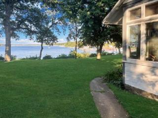 Pillsbury Point Cottage on West Lake Okoboji - Arnolds Park - 0
