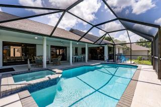 Palm Breeze: Heated Pool, Spa, Water Views, Beach - Fort Myers - 9