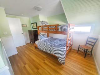 Pillsbury Point Cottage on West Lake Okoboji - 6