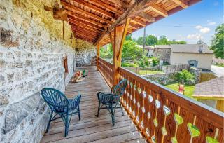 4 Bedroom Awesome Home In Champoly - Champoly - 4