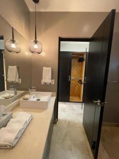 Stunning 2BR Oceanview Contemporary Condo in Cabo - 8